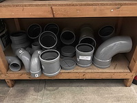 Partij pvc hulpstukken - afbeelding 1 van  4