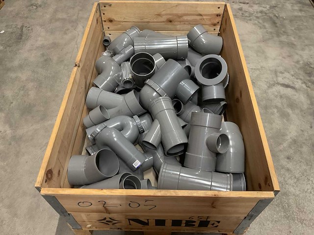 Partij pvc hulpstukken - afbeelding 1 van  3