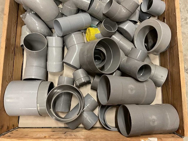 Partij pvc hulpstukken - afbeelding 2 van  3