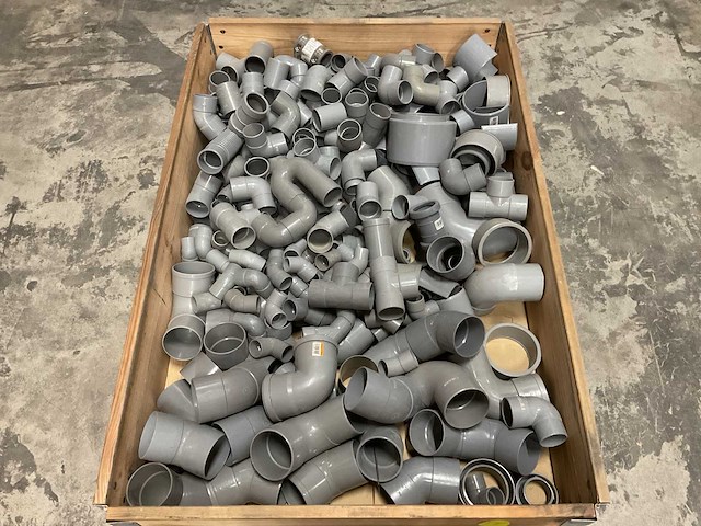 Partij pvc hulpstukken - afbeelding 1 van  3