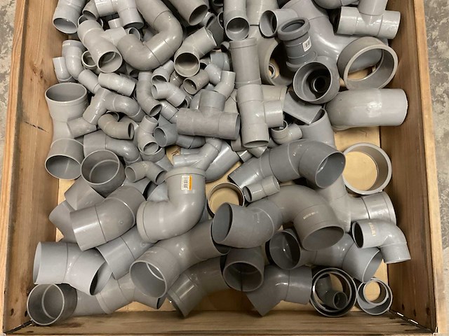 Partij pvc hulpstukken - afbeelding 2 van  3