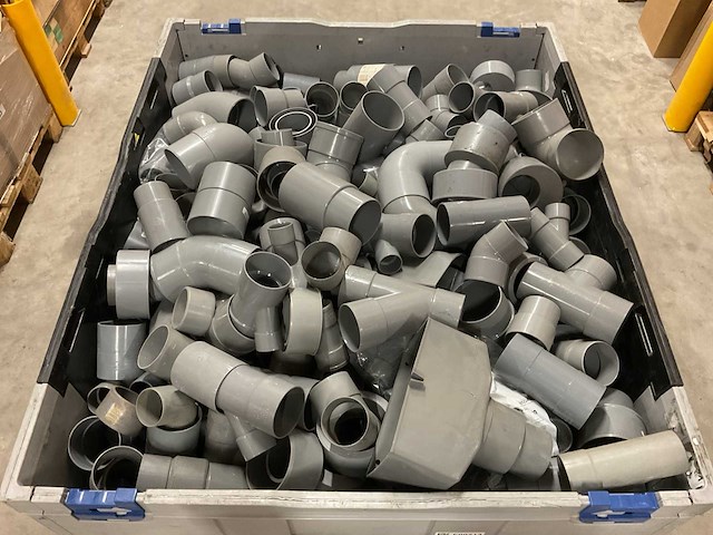 Partij pvc hulpstukken - afbeelding 2 van  2