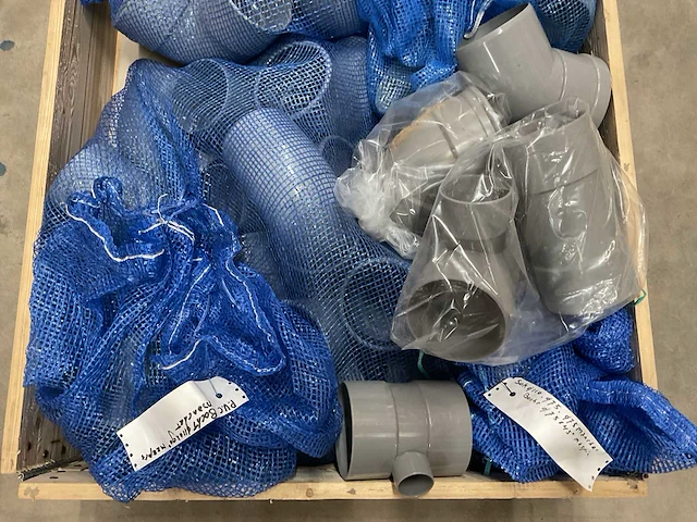 Partij pvc hulpstukken - afbeelding 2 van  3