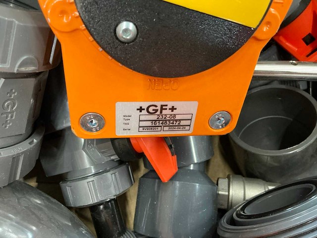 Partij pvc koppelingen en kogelkranen - afbeelding 4 van  13