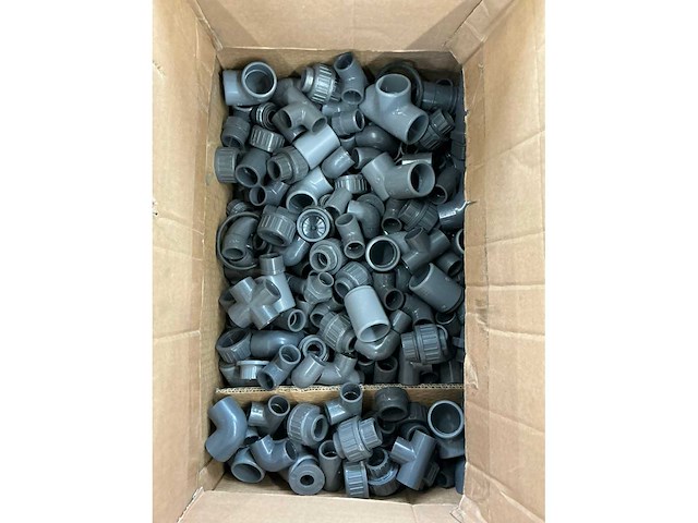 Partij pvc koppelingen en kogelkranen - afbeelding 7 van  13