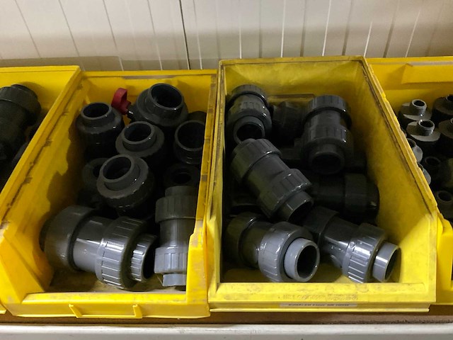 Partij pvc koppelingen - afbeelding 7 van  9
