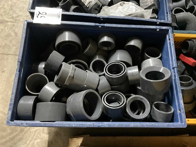 Partij pvc koppelingen - afbeelding 2 van  5