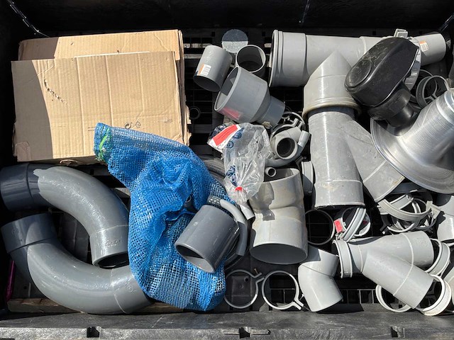 Partij pvc koppelingen - afbeelding 1 van  1