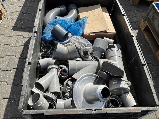 Partij pvc koppelingen - afbeelding 1 van  2