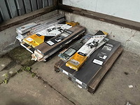 Partij pvc laminaatvloer - afbeelding 1 van  6