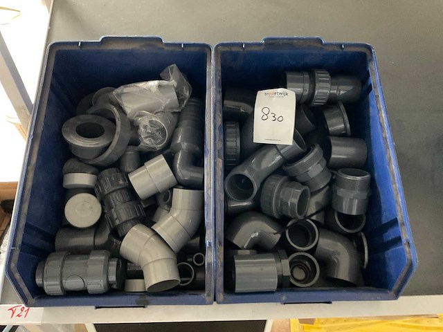 Partij pvc leidingfittingen - afbeelding 1 van  3