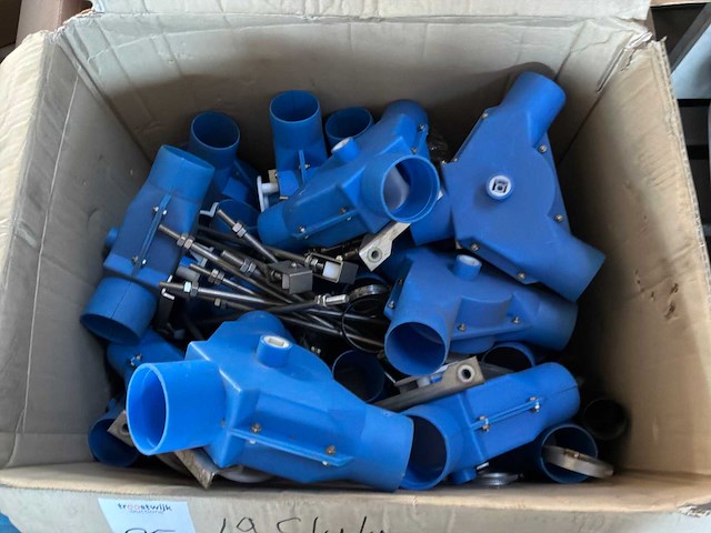 Partij pvc materiaal en toebehoren - afbeelding 7 van  7