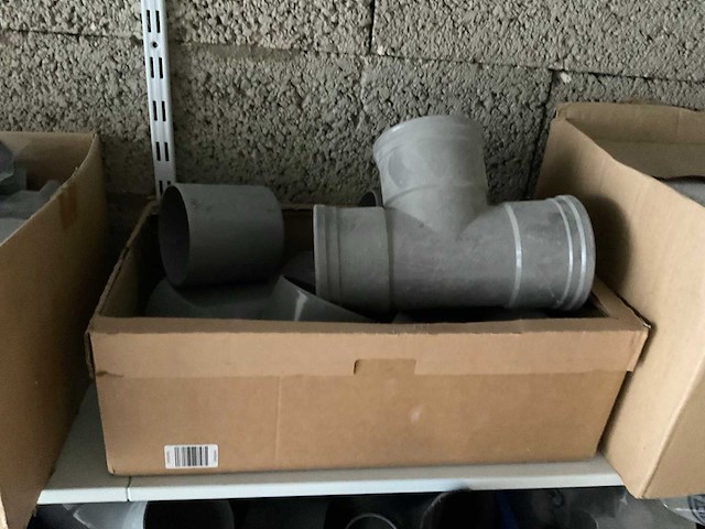 Partij pvc verloopstukken, waterleiding en verwarmingsbuis isolatie - afbeelding 8 van  17