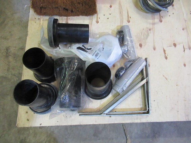 Partij pvc wc aansluitingen - afbeelding 2 van  3