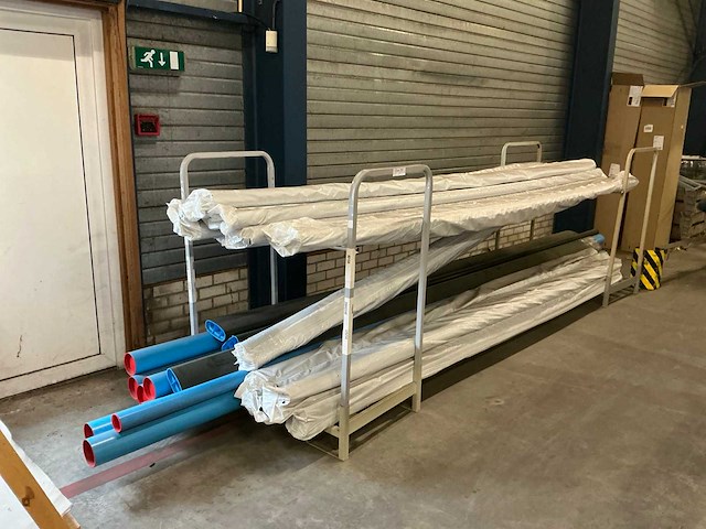 Partij pvcbuizen met 2 bokken - afbeelding 1 van  8