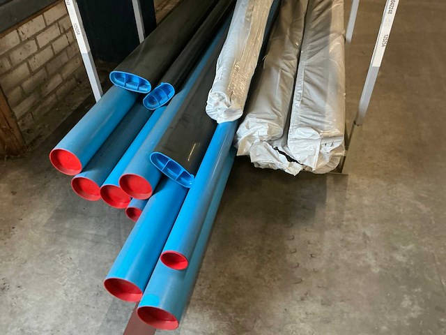 Partij pvcbuizen met 2 bokken - afbeelding 2 van  8