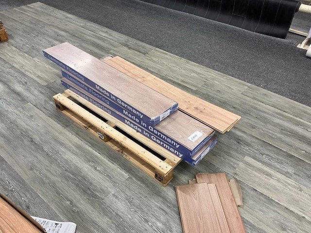 Partij pvc/laminaat - afbeelding 2 van  3