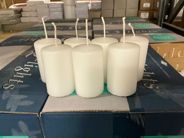 Partij q-lights pillar candles 50x80mm wit (2700x) - afbeelding 1 van  3