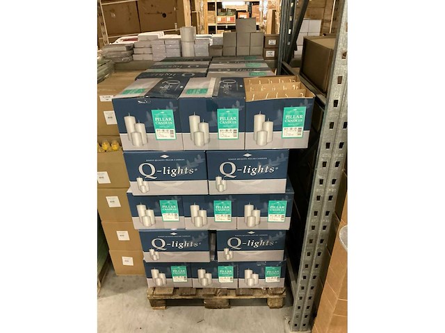 Partij q-lights pillar candles 50x80mm wit (2700x) - afbeelding 2 van  3