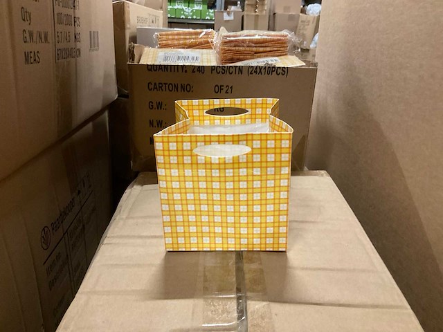 Partij quadro yellow 10,5x10,5x10,5cm (2120x) - afbeelding 1 van  5