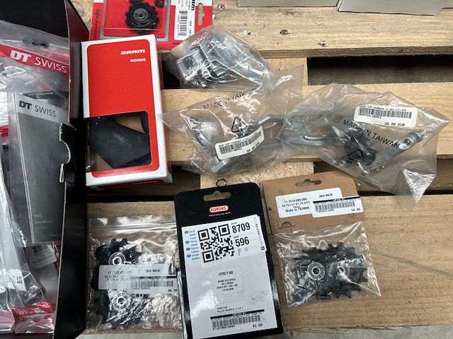 Partij (race)fiets onderdelen, w.o. sram, mavic, bontrager - afbeelding 2 van  8
