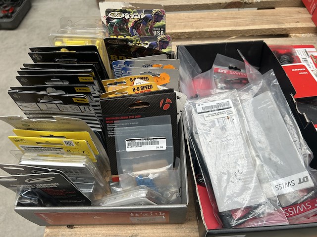 Partij (race)fiets onderdelen, w.o. sram, mavic, bontrager - afbeelding 3 van  8