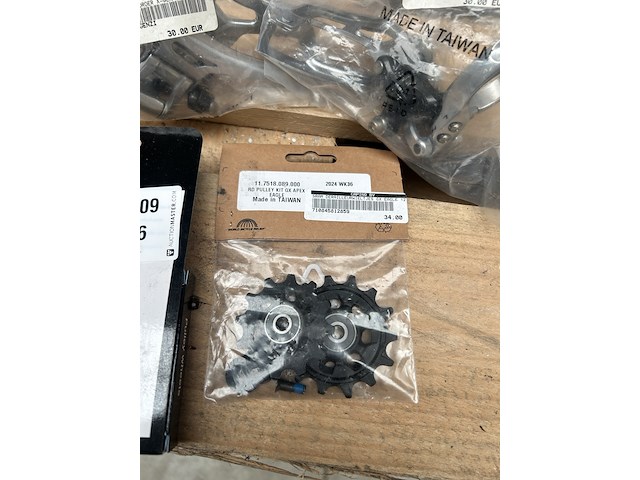 Partij (race)fiets onderdelen, w.o. sram, mavic, bontrager - afbeelding 5 van  8