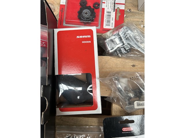 Partij (race)fiets onderdelen, w.o. sram, mavic, bontrager - afbeelding 7 van  8