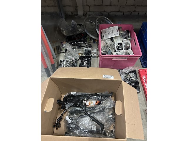 Partij racefiets onderdelen w.o. xtr, bofix - afbeelding 1 van  10