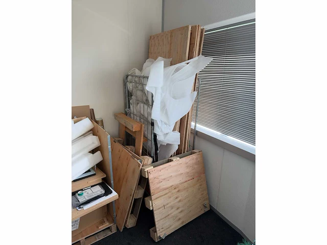 Partij rackservers / netwerkapparatuur / inhoud ruimte - afbeelding 3 van  25