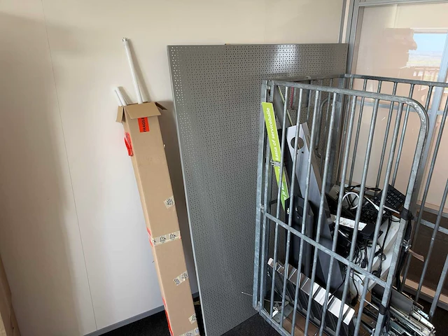 Partij rackservers / netwerkapparatuur / inhoud ruimte - afbeelding 12 van  25