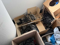 Partij rackservers / netwerkapparatuur / inhoud ruimte - afbeelding 14 van  25
