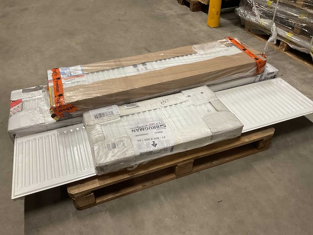 Partij radiatoren, 4 stuks - afbeelding 1 van  4