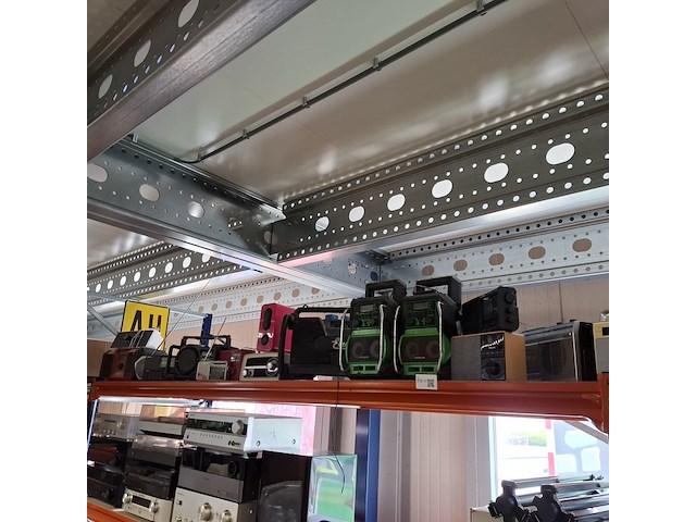 Partij radio's/ bouwradio's, philips, hitachi, medion - afbeelding 1 van  11