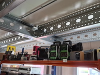 Partij radio's/ bouwradio's, philips, hitachi, medion - afbeelding 1 van  11