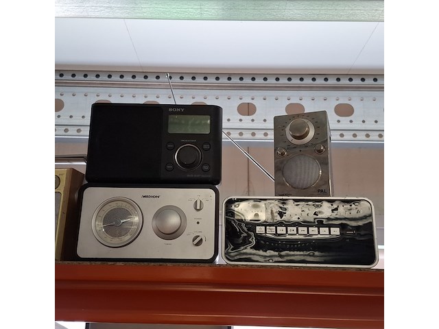 Partij radio's/ bouwradio's, philips, hitachi, medion - afbeelding 4 van  11