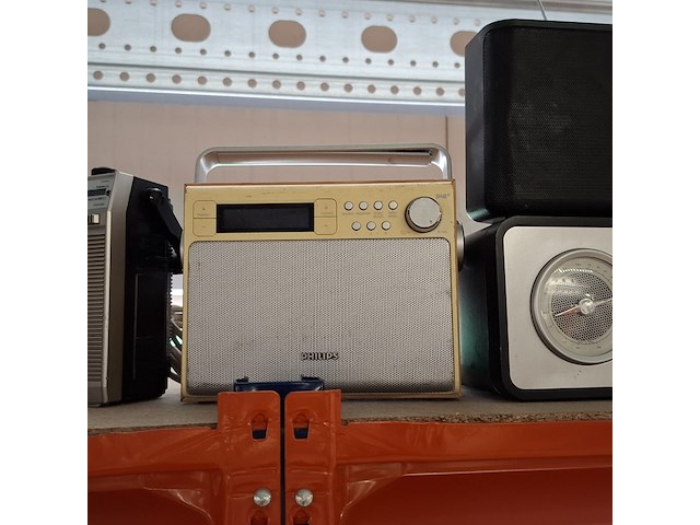 Partij radio's/ bouwradio's, philips, hitachi, medion - afbeelding 5 van  11