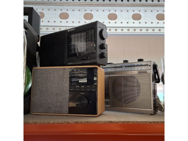 Partij radio's/ bouwradio's, philips, hitachi, medion - afbeelding 6 van  11