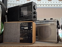 Partij radio's/ bouwradio's, philips, hitachi, medion - afbeelding 6 van  11