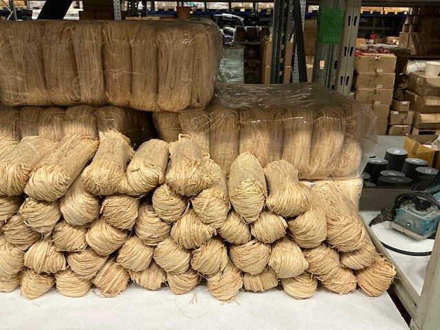 Partij raffia natural rollen (300x) - afbeelding 2 van  5