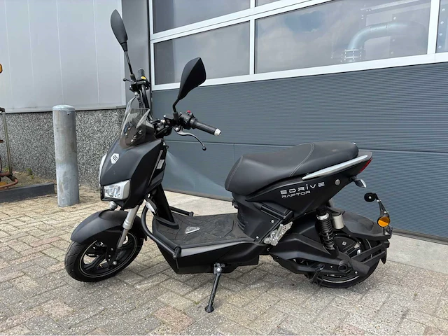Partij raptor e-drive e-scooters (3x) - afbeelding 40 van  44