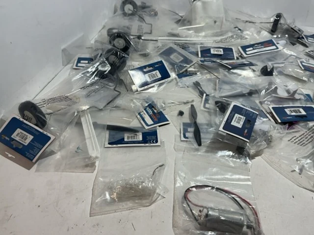 Partij rc modelbouw artikelen voor vliegtuigen hobbyzone - afbeelding 5 van  5