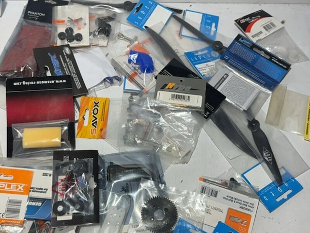 Partij rc modelbouw onderdelen en accessoires, savox, dji - afbeelding 9 van  14