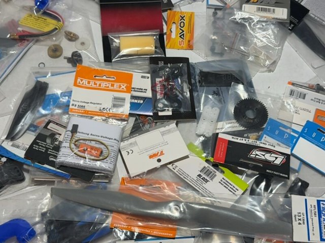 Partij rc modelbouw onderdelen en accessoires, savox, dji - afbeelding 11 van  14