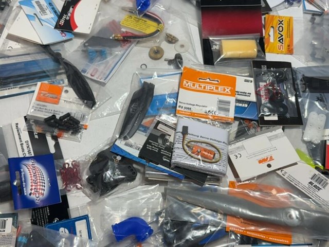 Partij rc modelbouw onderdelen en accessoires, savox, dji - afbeelding 12 van  14