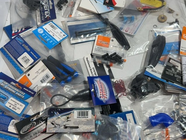 Partij rc modelbouw onderdelen en accessoires, savox, dji - afbeelding 13 van  14