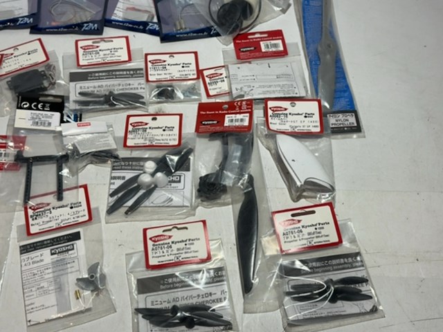 Partij rc onderdelen, kyosho en t2m, diverse - afbeelding 4 van  6
