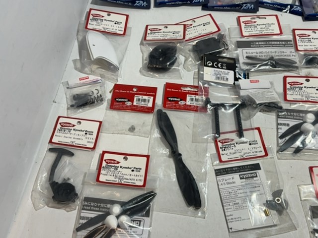 Partij rc onderdelen, kyosho en t2m, diverse - afbeelding 5 van  6