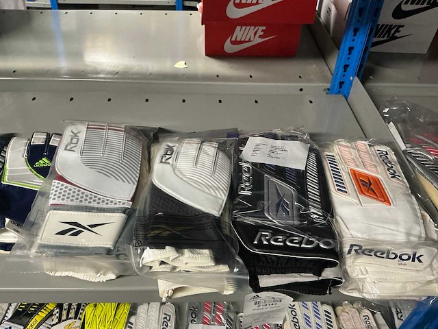 Partij reebok & adidas keeperhandschoenen (41x) - afbeelding 2 van  8