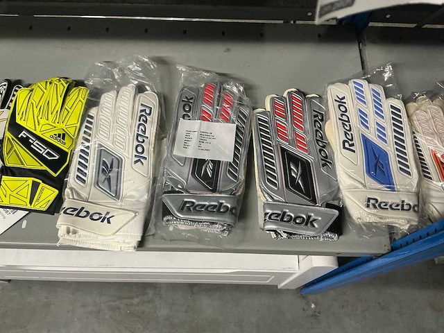 Partij reebok & adidas keeperhandschoenen (41x) - afbeelding 3 van  8